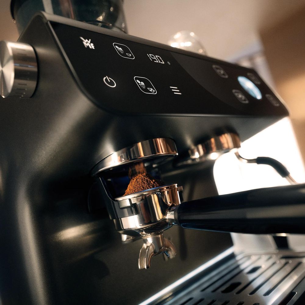 Espressor manual WMF Espresso Pro, cantar integrat, 2.6L, negru